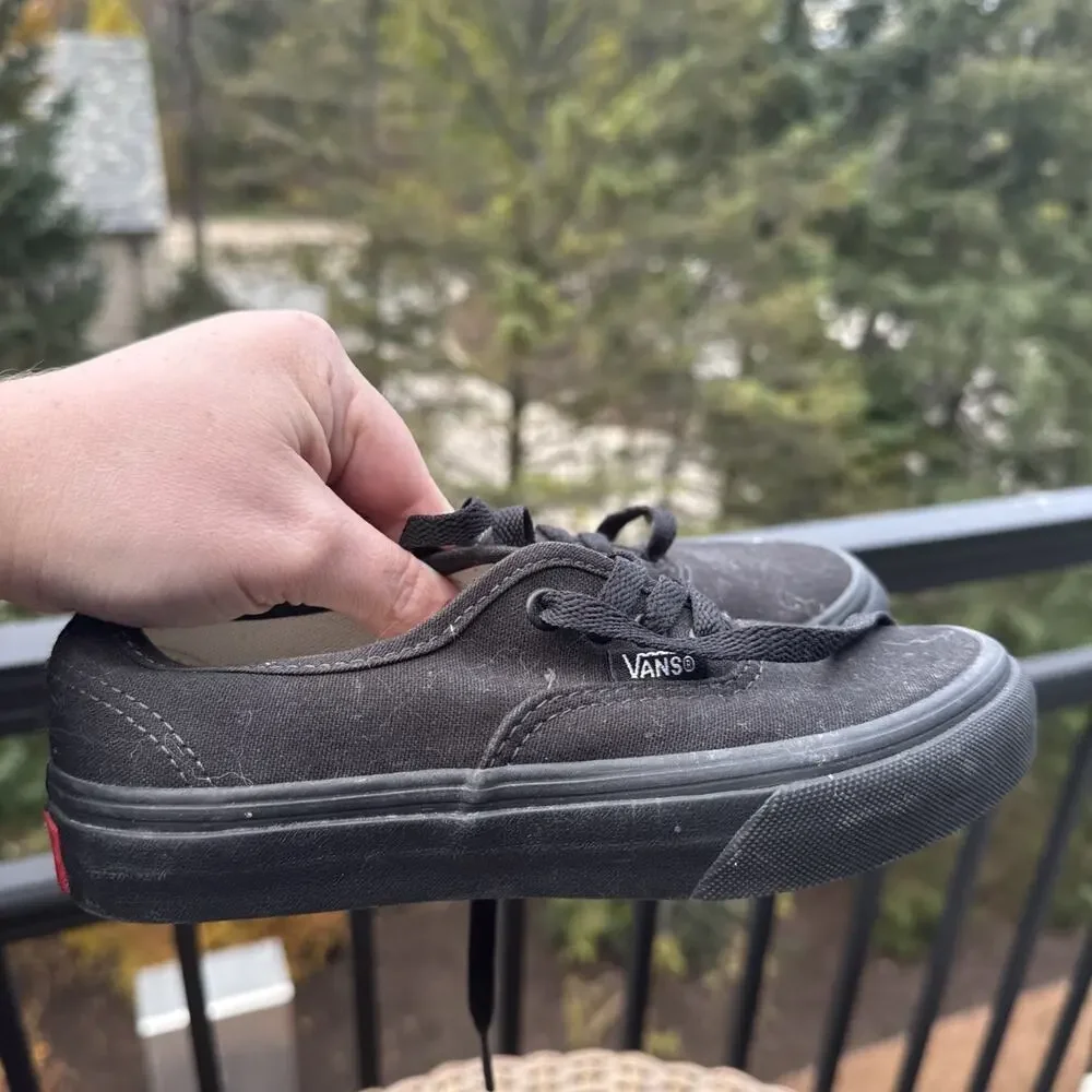VANS Sneakers Youth Black Lace-Up Shoe Size 1.5 US Kids UK 1.0 Boys Girls Skids